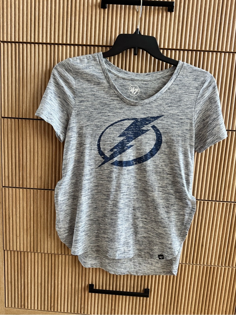 '47 Womens Grey Short Sleeve Tampa Bay Lightning Tee With Side Slits. Size M